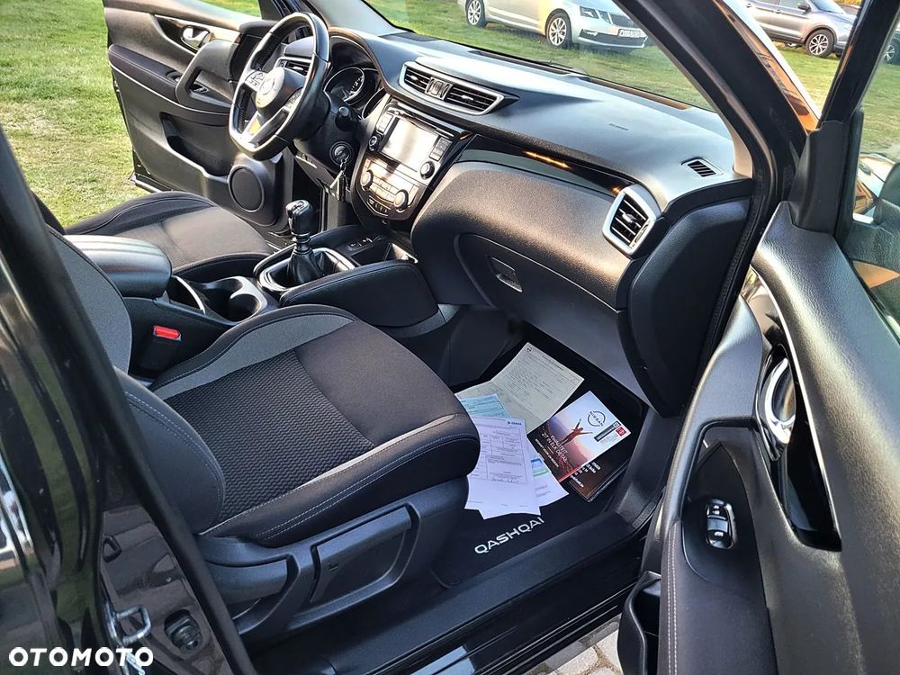 Nissan Qashqai 1.3 DIG-T SHIRO - 25
