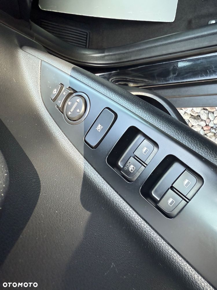 Kia Stonic - 32
