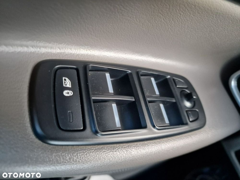 Jaguar XE 20d Prestige - 35