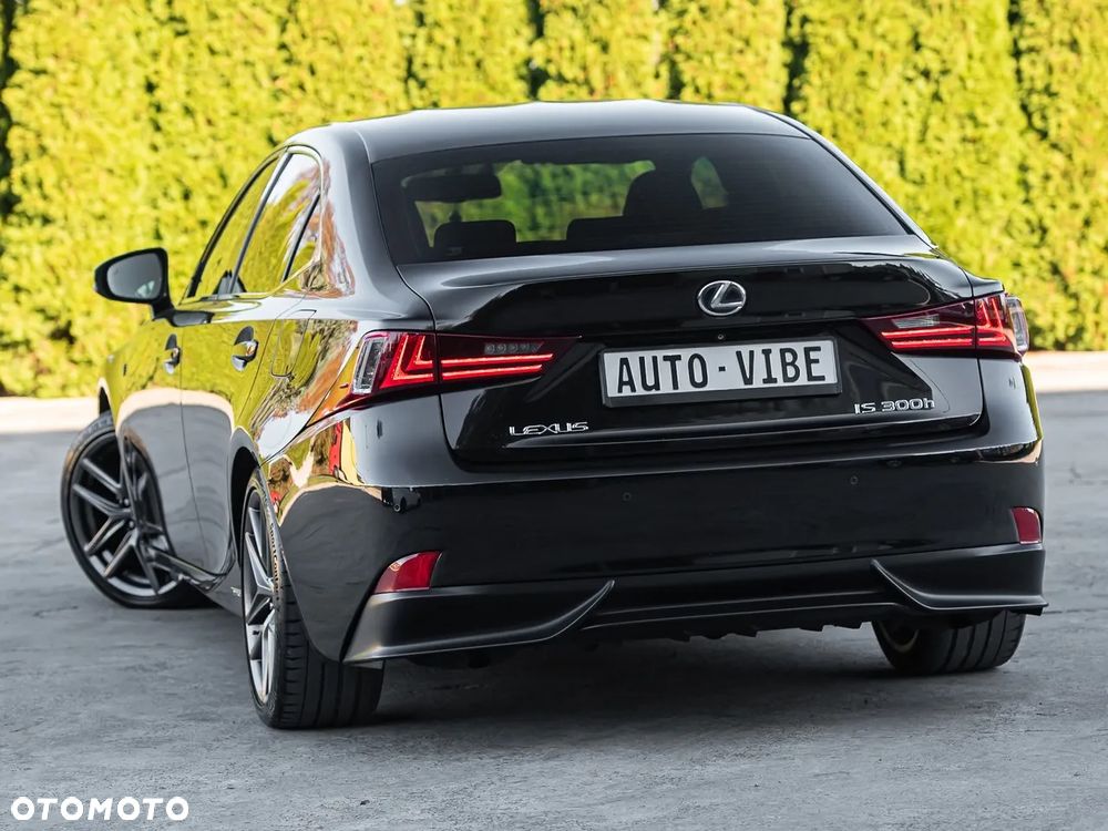 Lexus IS 300h F Sport - 8