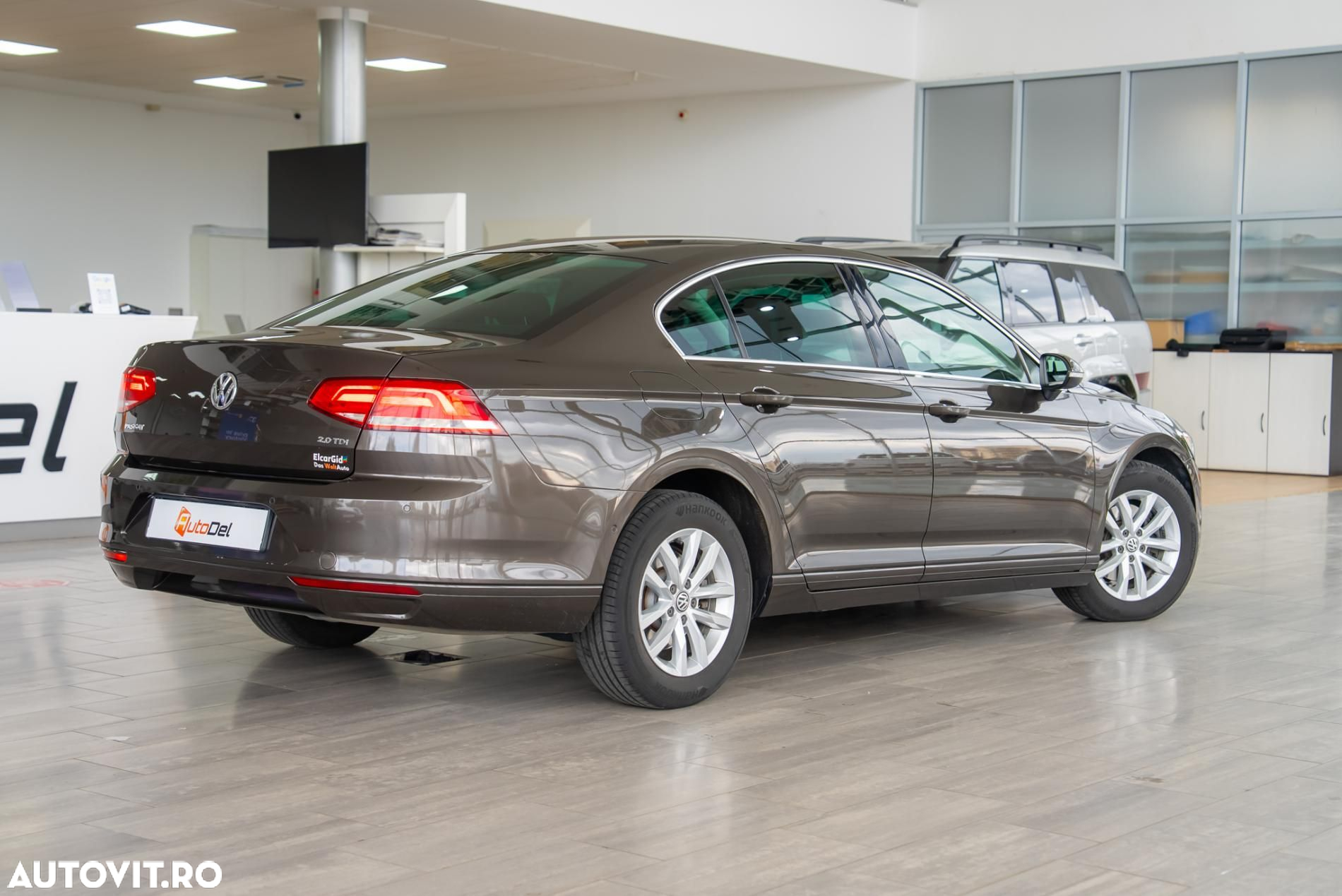 Volkswagen Passat - 11