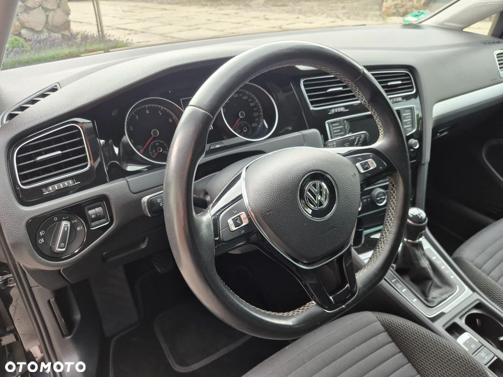 Volkswagen Golf - 28