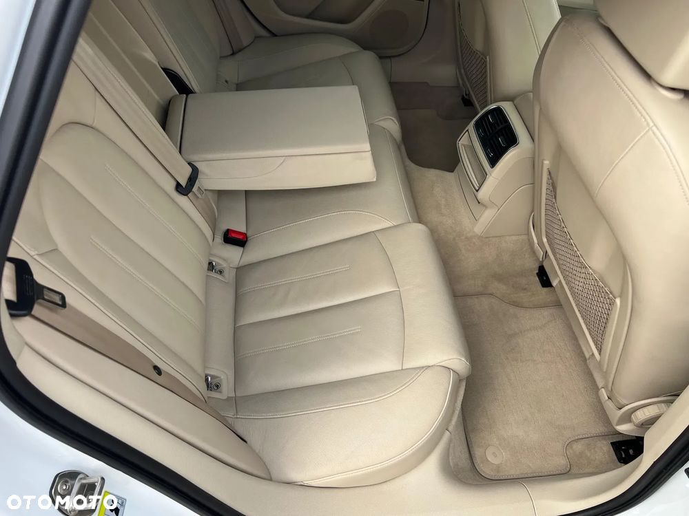 Audi A6 Avant 2.0 TDI Ultra S tronic - 13