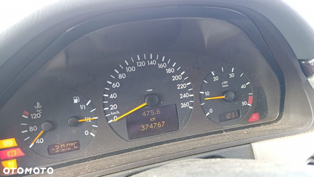 36201 Mercedes e klasa  w 210 model od 95-98 silnik 2.7 CDI 612.961 skrzynia 716.648 lakier 359 - 6