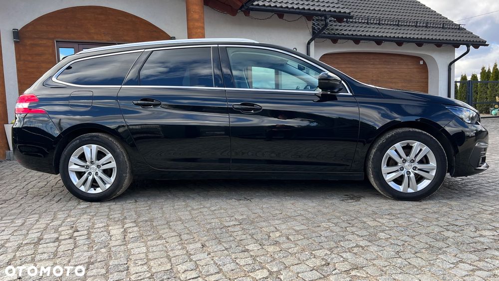 Peugeot 308 BlueHDi 130 EAT8 Stop & Start Allure Business-Paket - 4