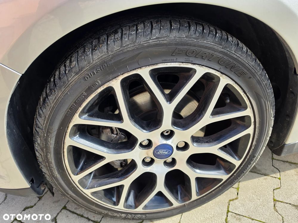 Ford Grand C-MAX - 33