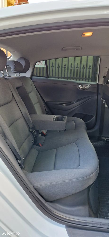 Hyundai IONIQ - 11