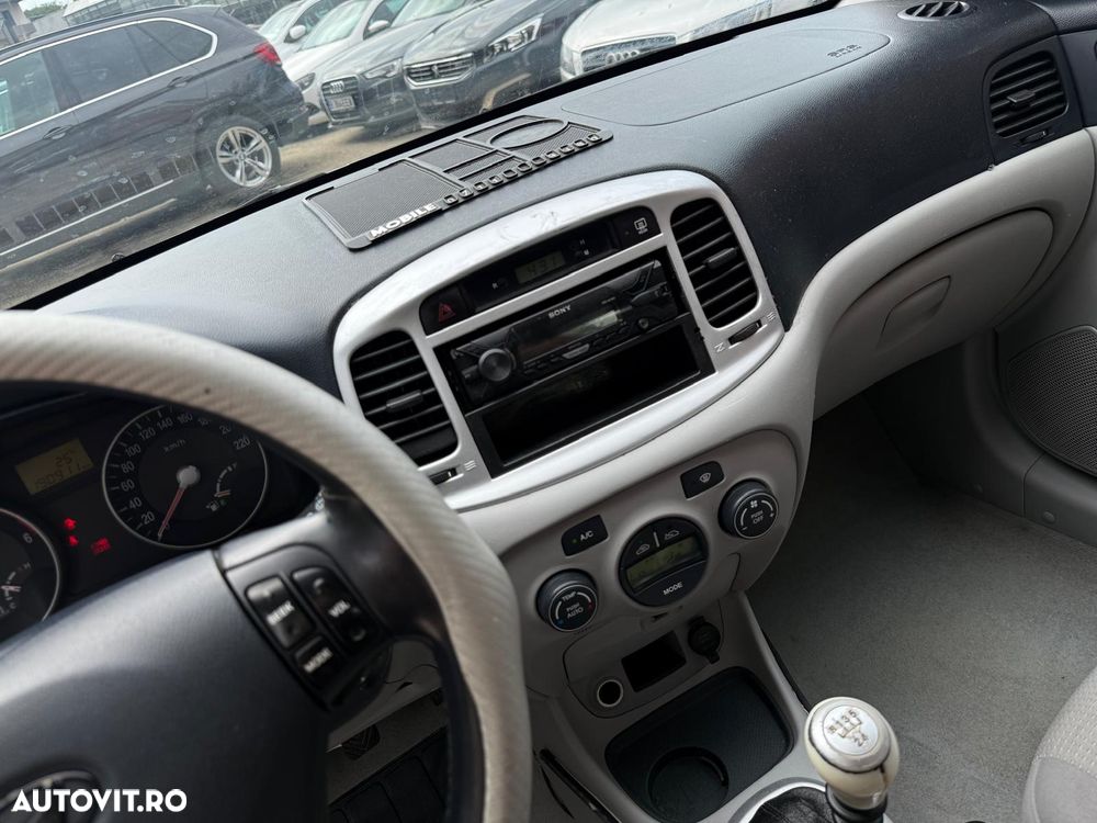 Hyundai Accent - 10