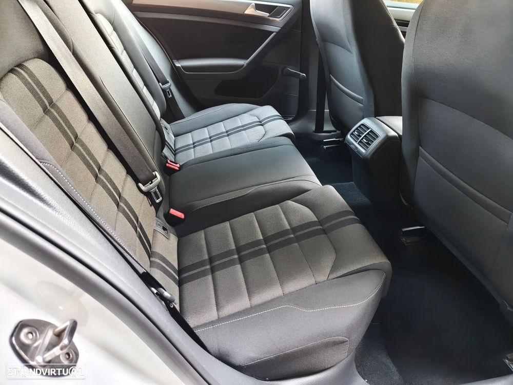 VW Golf 1.6 TDi DPF BlueMotion - 8