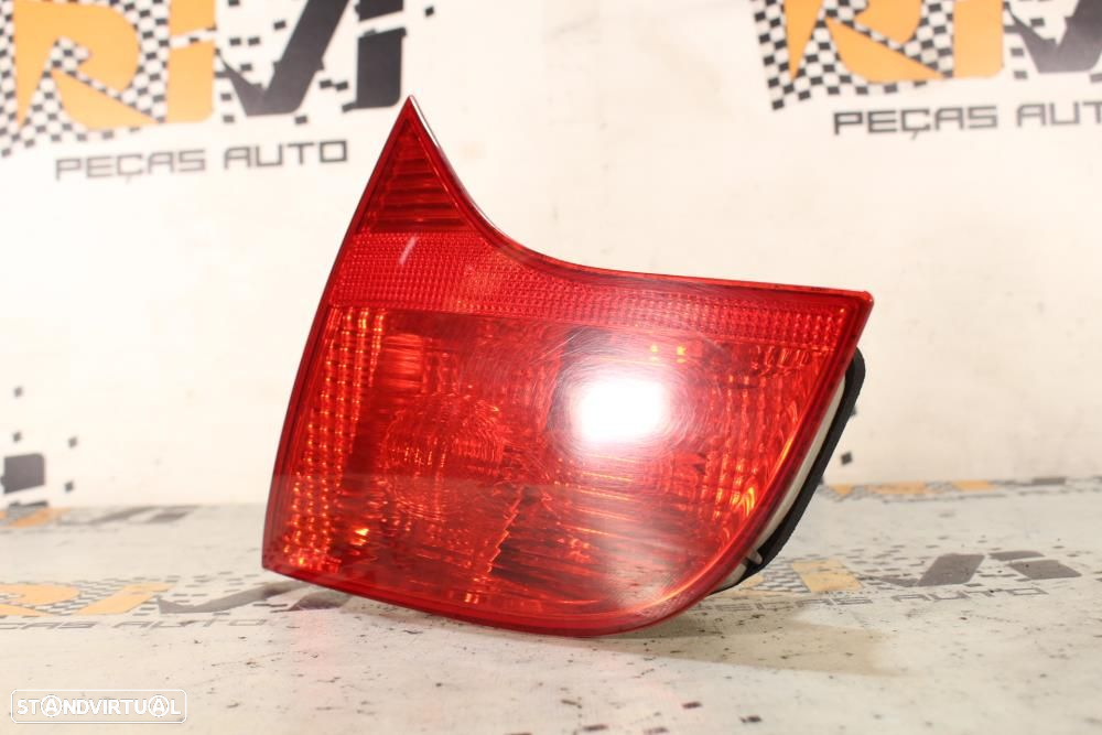 Farolim Direito Audi A4 (8Ec, B7)  8E9945094a / 8E9 945 094 A / Passag - 2