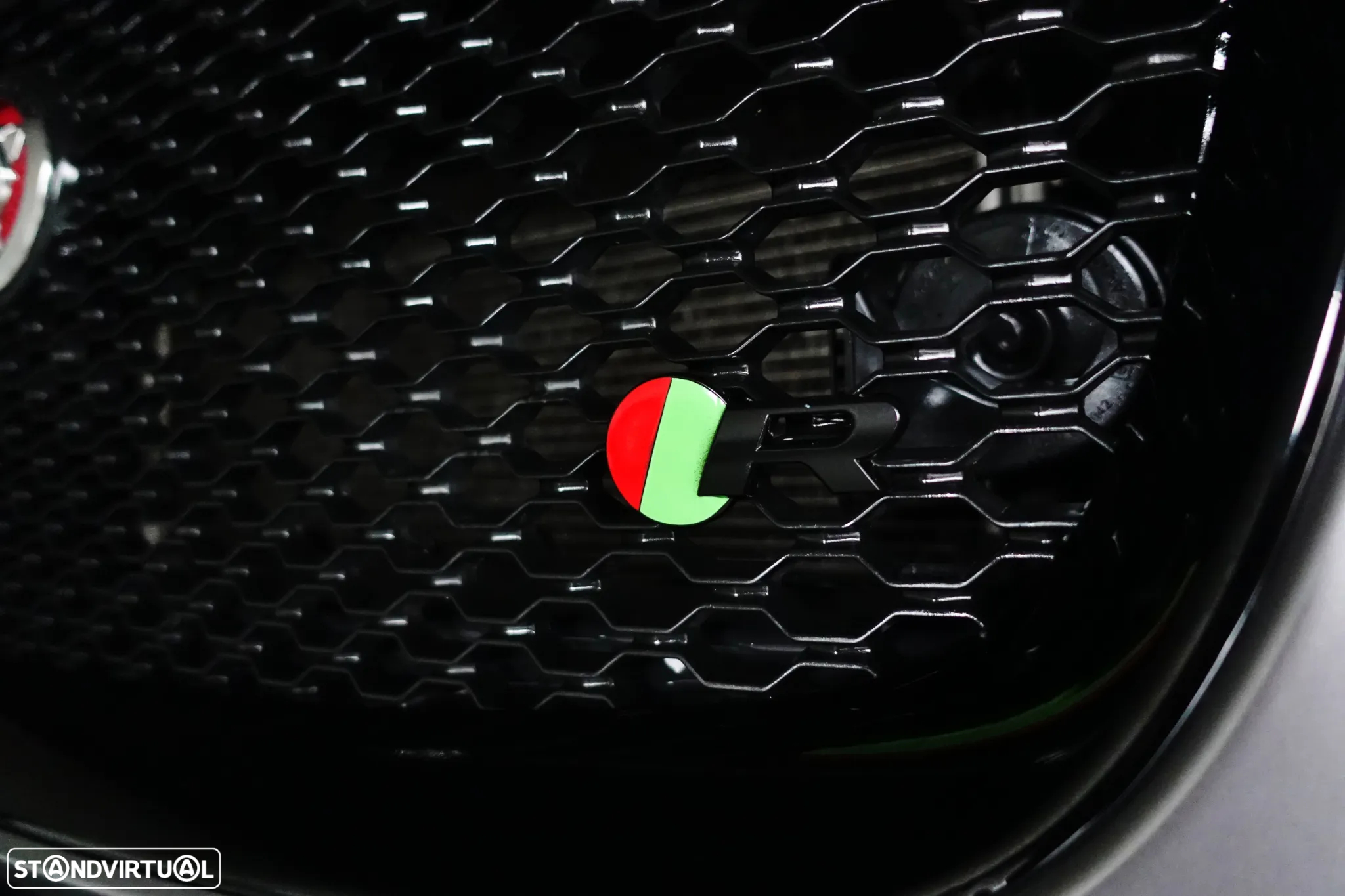 Jaguar F-Pace 2.0 i4D R-Sport Aut. - 11