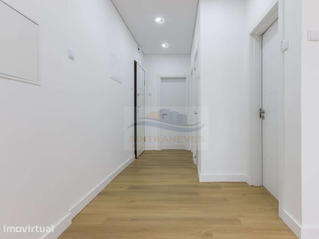 T2 Totalmente Remodelado nas Portas de Benfica | Moderno, Luminoso ... - Grande imagem: 2/23