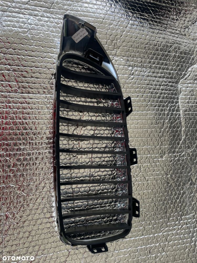 Grill atrapa nerka prawa BMW 5A3D022 51135A3D022 oryginał - 2