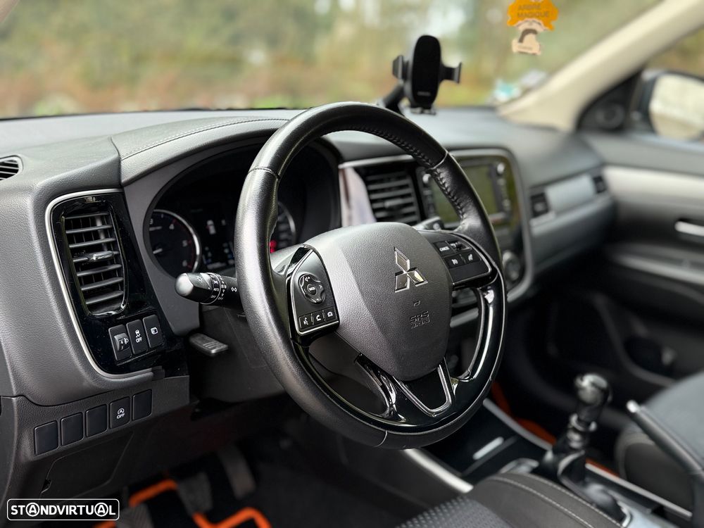Mitsubishi Outlander 2.2 DI-D 4WD Intense - 12