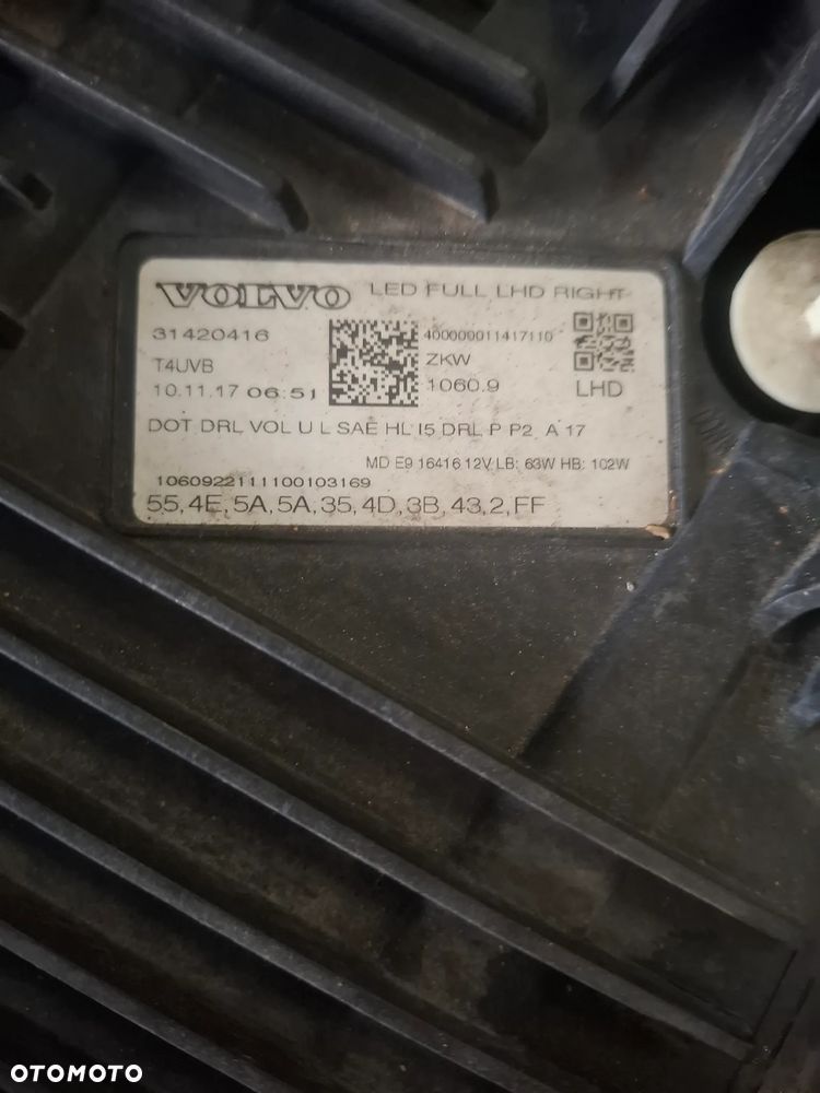 Volvo XC60 II Błotnik prawy przód kod lakieru 714 - 19