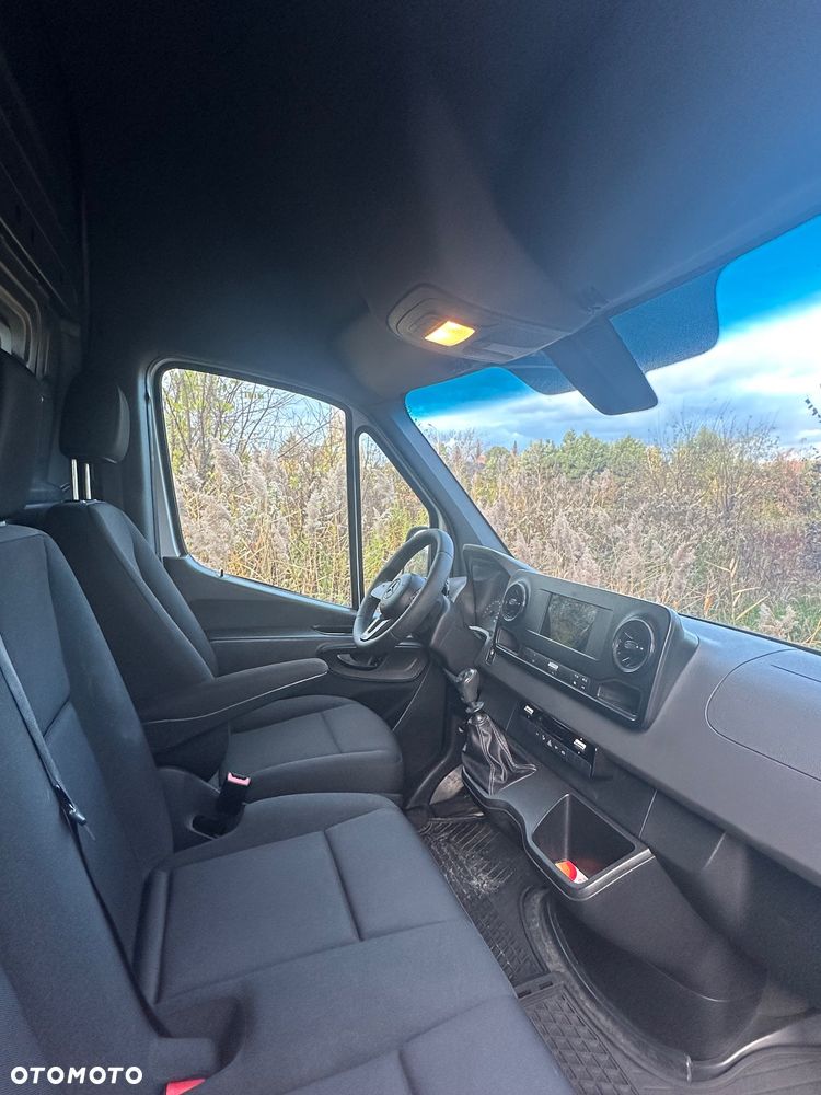 Mercedes-Benz Sprinter - 11