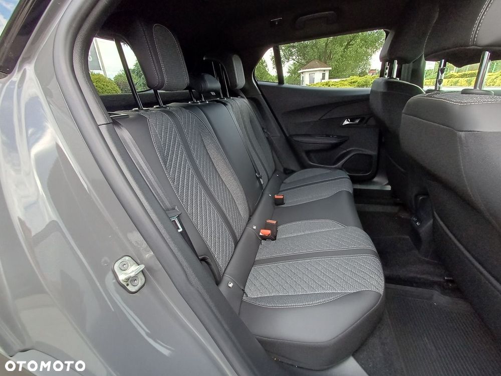 Peugeot 2008 PureTech 100 Allure S&S BVM6 - 32