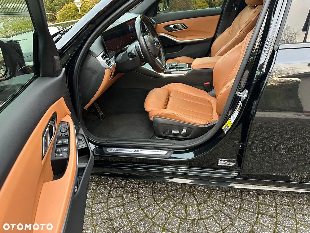 BMW Seria 3 330e xDrive M Sport - 16