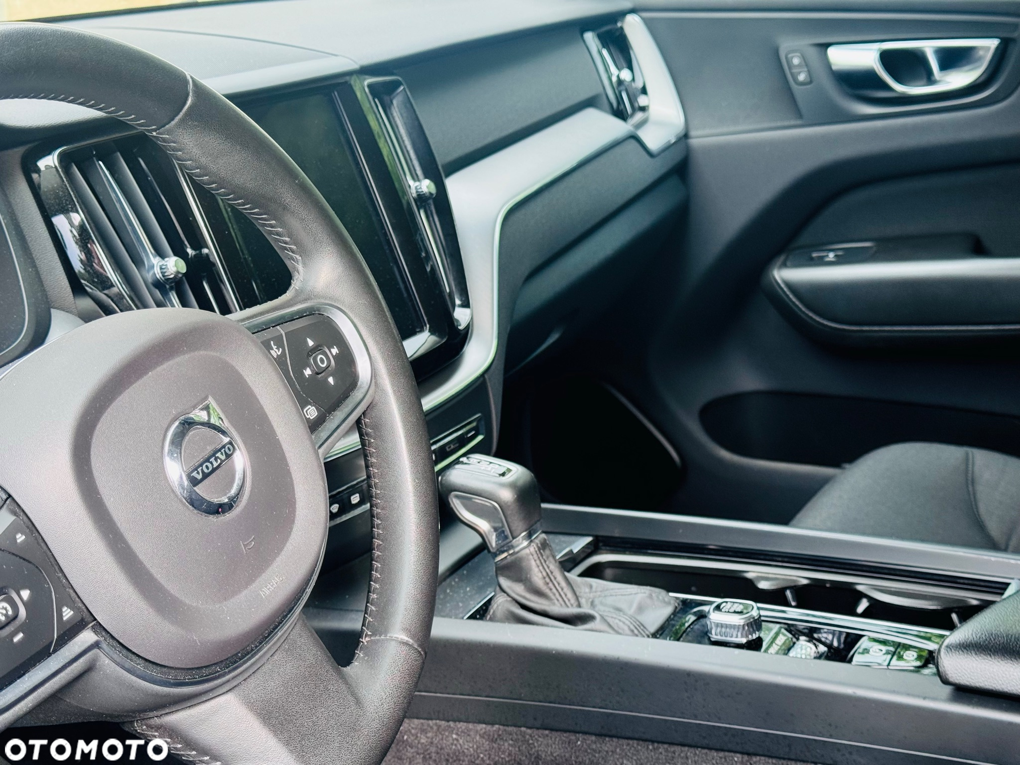Volvo XC 60 T4 Momentum - 28