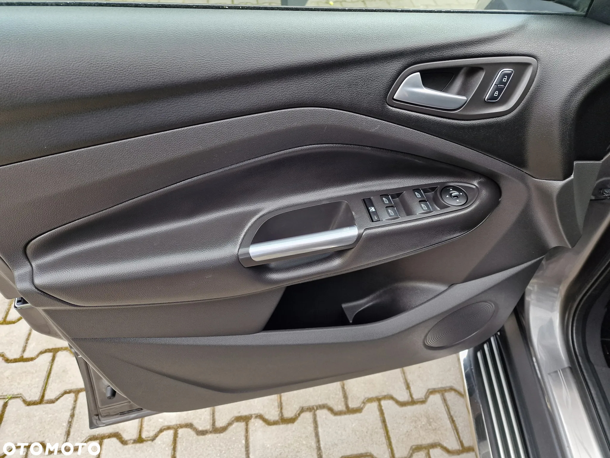 Ford Kuga 2.0 TDCi 2x4 Titanium - 14