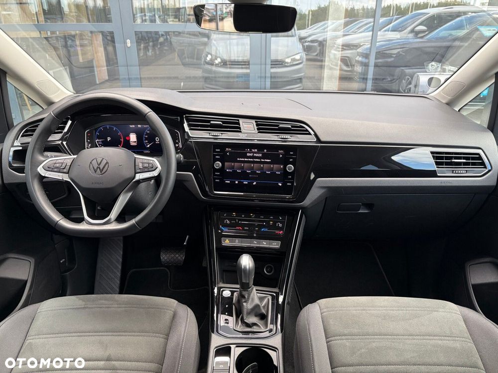 Volkswagen Touran - 10