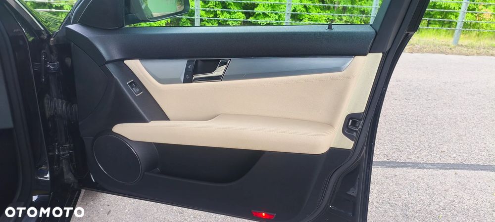 Mercedes-Benz Klasa C 280 7G-TRONIC Avantgarde - 23
