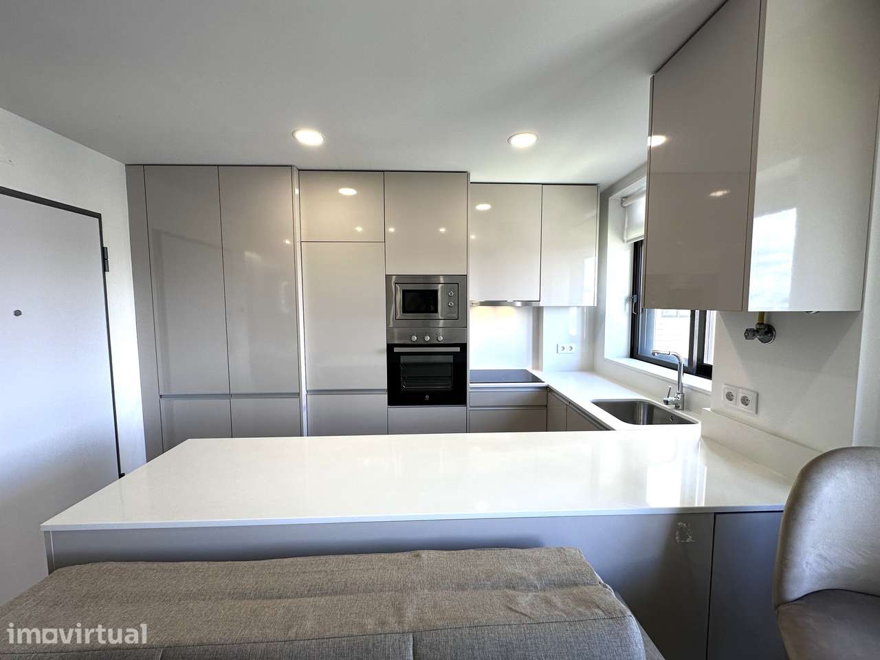 Apartamento T1 condomínio fechado, com piscina - Grande imagem: 4/14