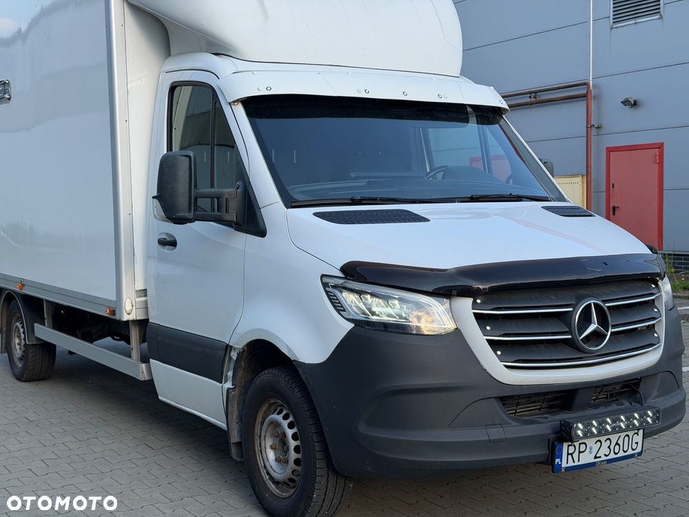 Mercedes-Benz SPRINTER 907 - 4