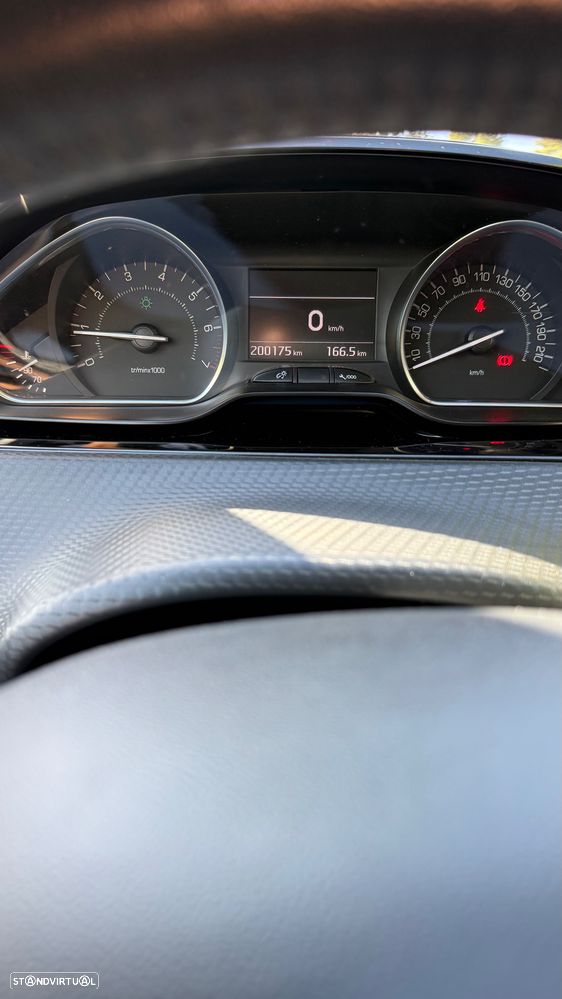 Peugeot 2008 1.2 PureTech Allure - 18