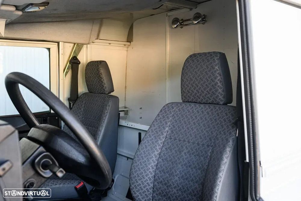 Land Rover Defender 90 2.5 Td5 E - 33