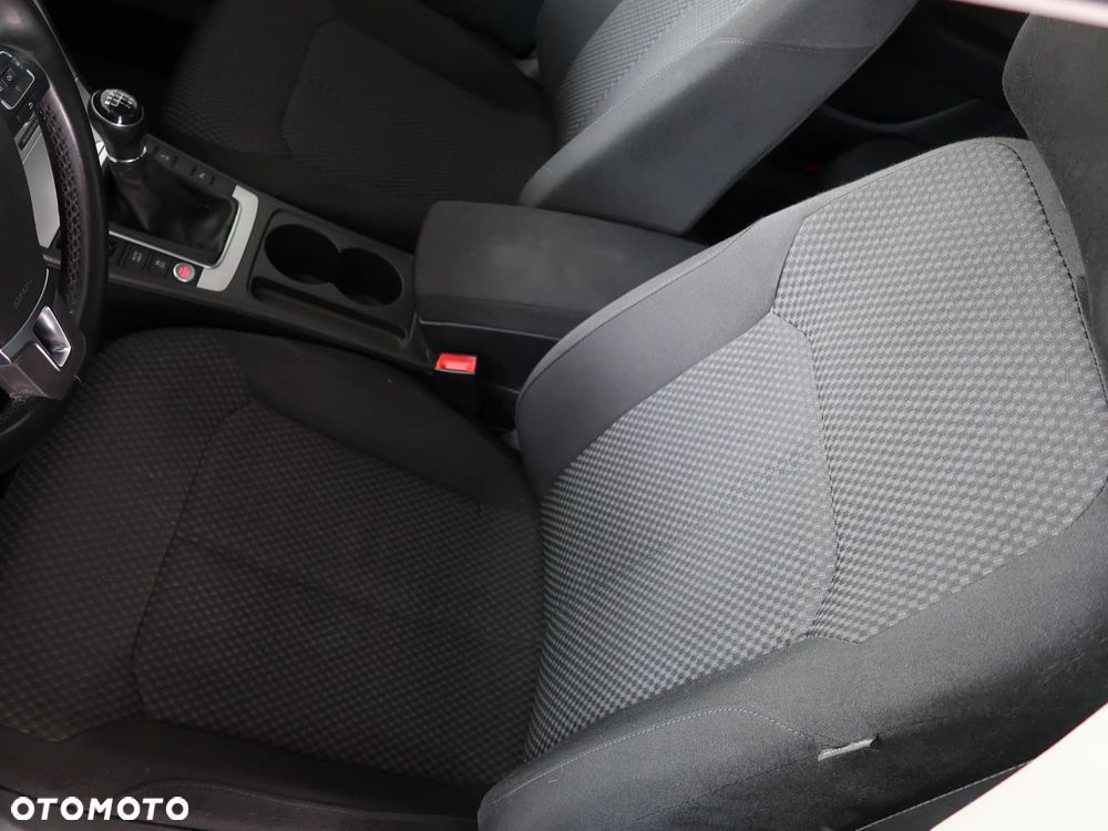 Volkswagen Passat 1.4 TSI BMT Comfortline - 16