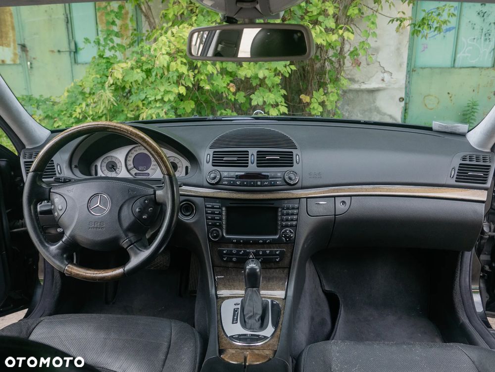 Mercedes-Benz Klasa E 500 4-Matic T Avantgarde - 24