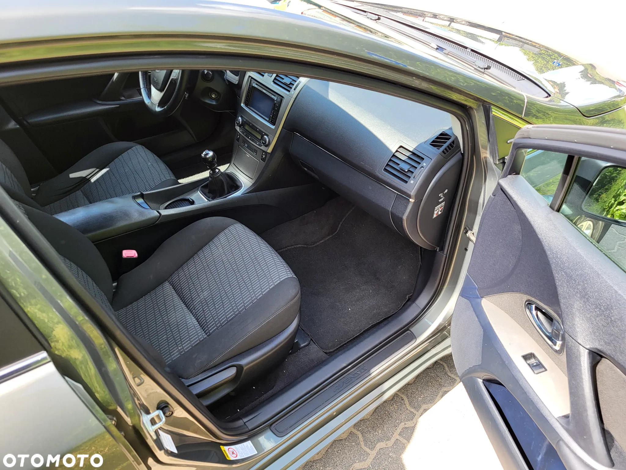 Toyota Avensis - 12