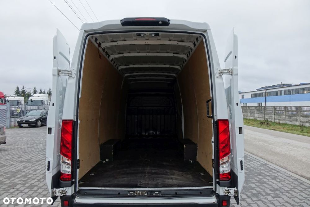 Iveco DAILY 35S18 / FURGON / BLASZAK / L4H2 / 3.0 / 180 KM / NAVI / KAMERA / - 15