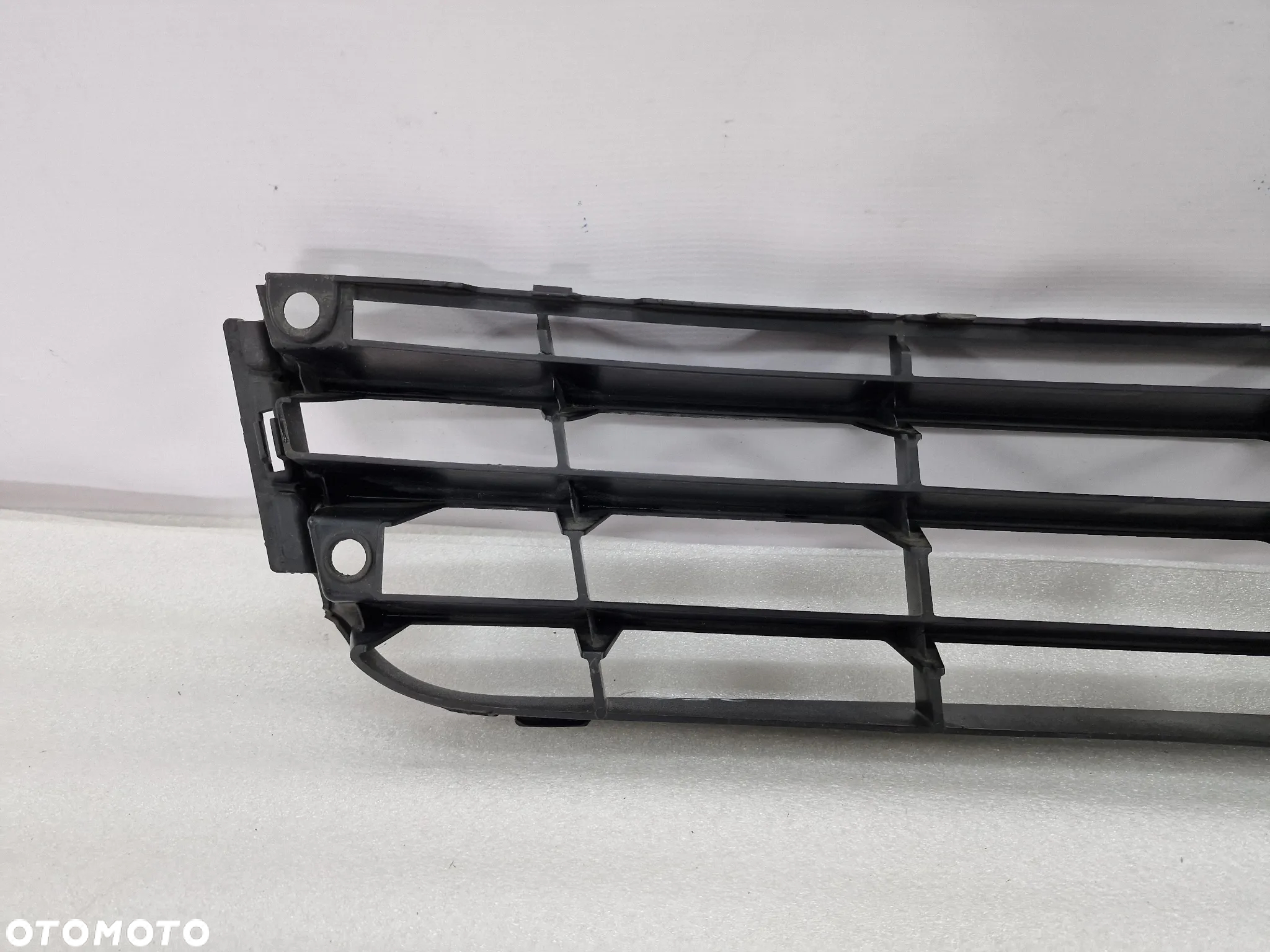 VW TOURAN I LIFT / CADDY 1T0 06-08 KRATKA ŚRODKOWA ZDERZAKA PRZEDNIEGO PRZÓD , NR 1T0853677 , NR AUKCJI KR256 - 5