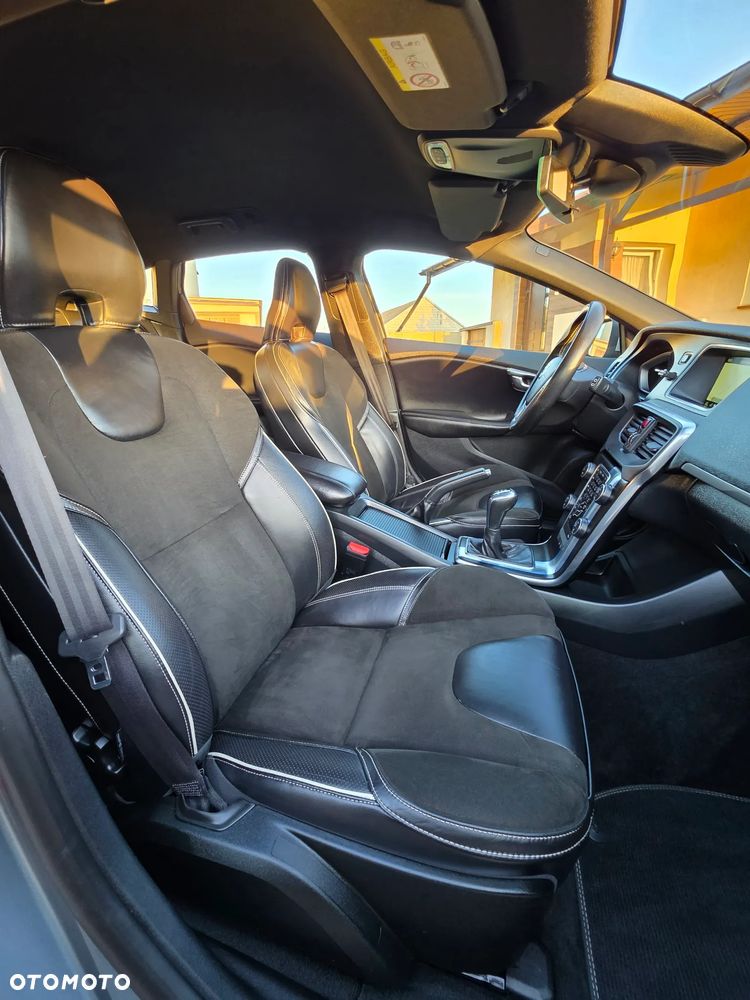 Volvo V40 D2 Drive-E R-Design Momentum - 8