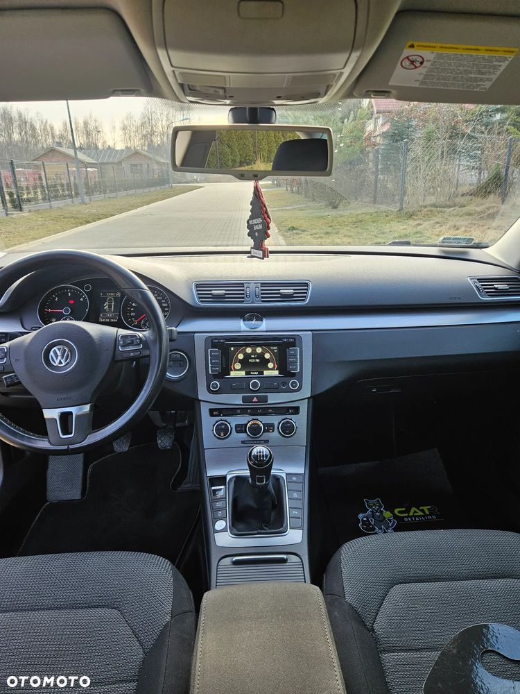Volkswagen Passat 2.0 TDI Comfortline - 11
