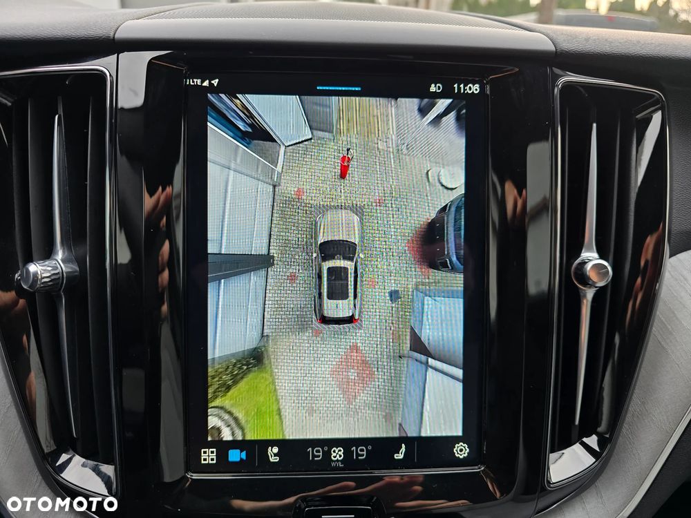 Volvo XC 60 T6 Plug-In Hybrid AWD Plus Dark - 24