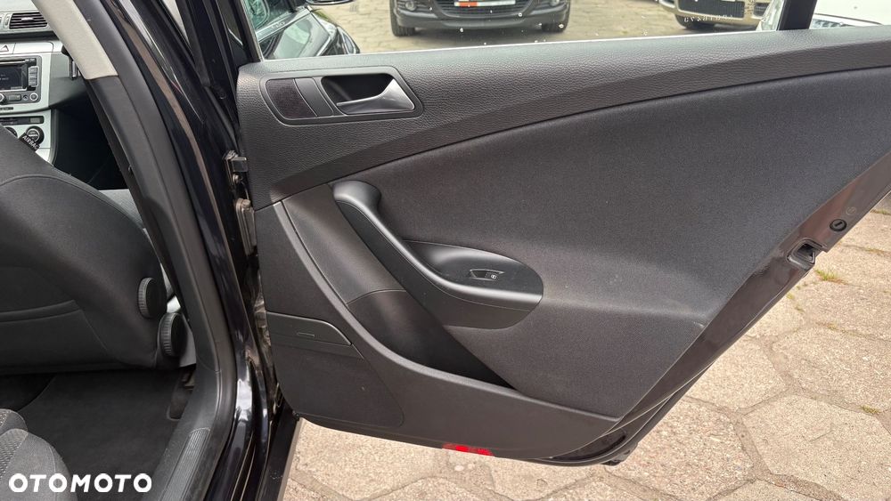 Volkswagen Passat 2.0 TDI Comfortline DSG - 18