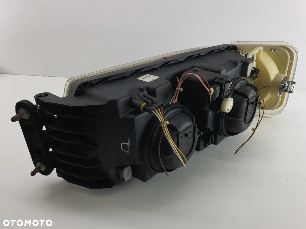 LAMPA PRAWA REFLEKTOR KIERUNKOWSKAZ  IVECO EUROCARGO - 4