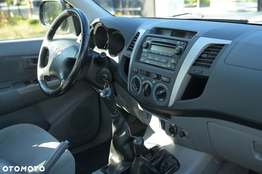 Toyota Hilux 2.5 D-4D SR5 Pakiet Plus - 21