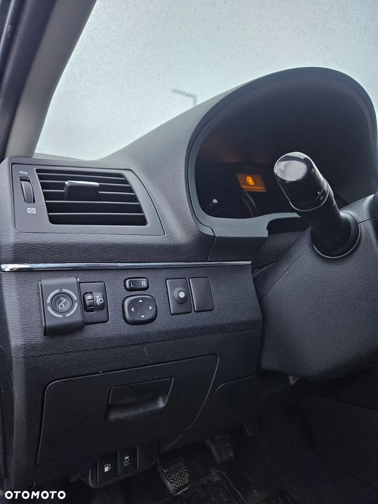 Toyota Avensis 1.8 Active - 24