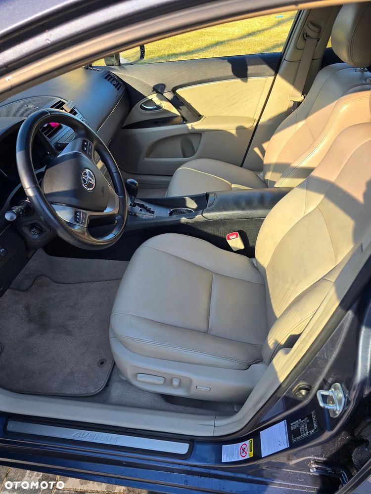 Toyota Avensis 2.2 D-4D Prestige NAVI - 6