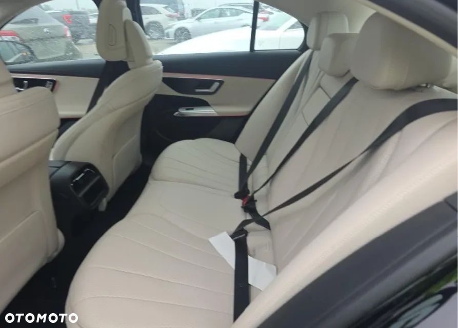 Mercedes-Benz Klasa E 300 9G-TRONIC AMG Line - 11