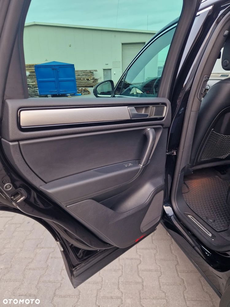 Volkswagen Touareg 3.0 V6 TDI BMT Perfectline R-Style - 22