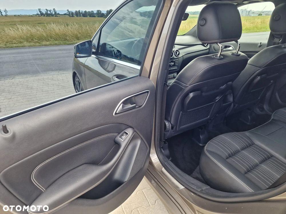 Mercedes-Benz Klasa B 200 CDI (BlueEFFICIENCY) 7G-DCT - 17
