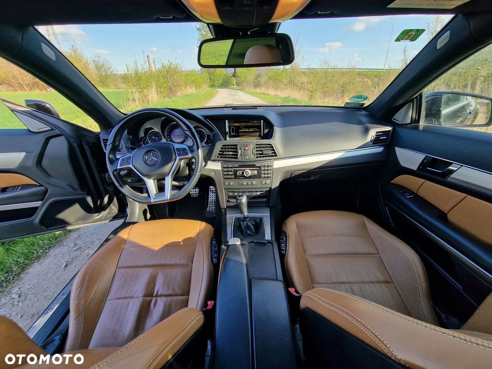 Mercedes-Benz Klasa E 200 CGI BlueEff - 17