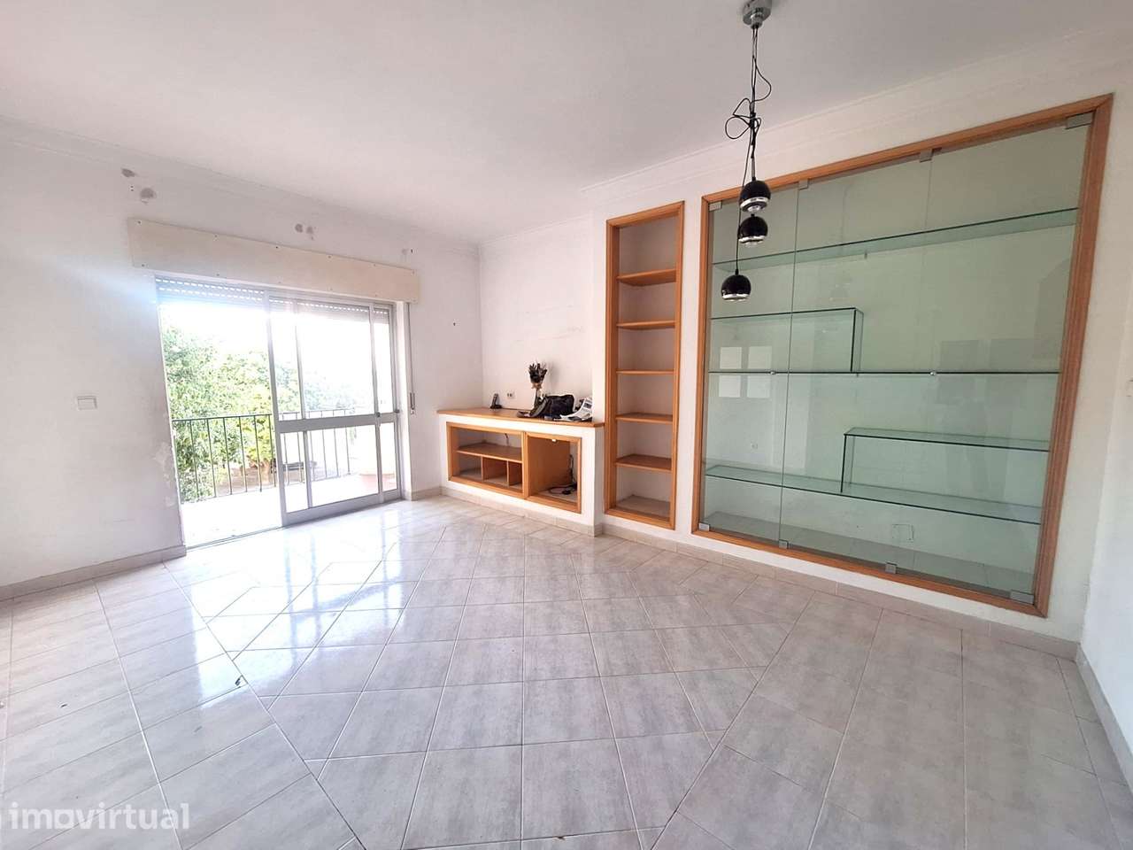 VALE FLORES - Apartamento T3 com 2 WC e varanda! - Grande imagem: 2/12