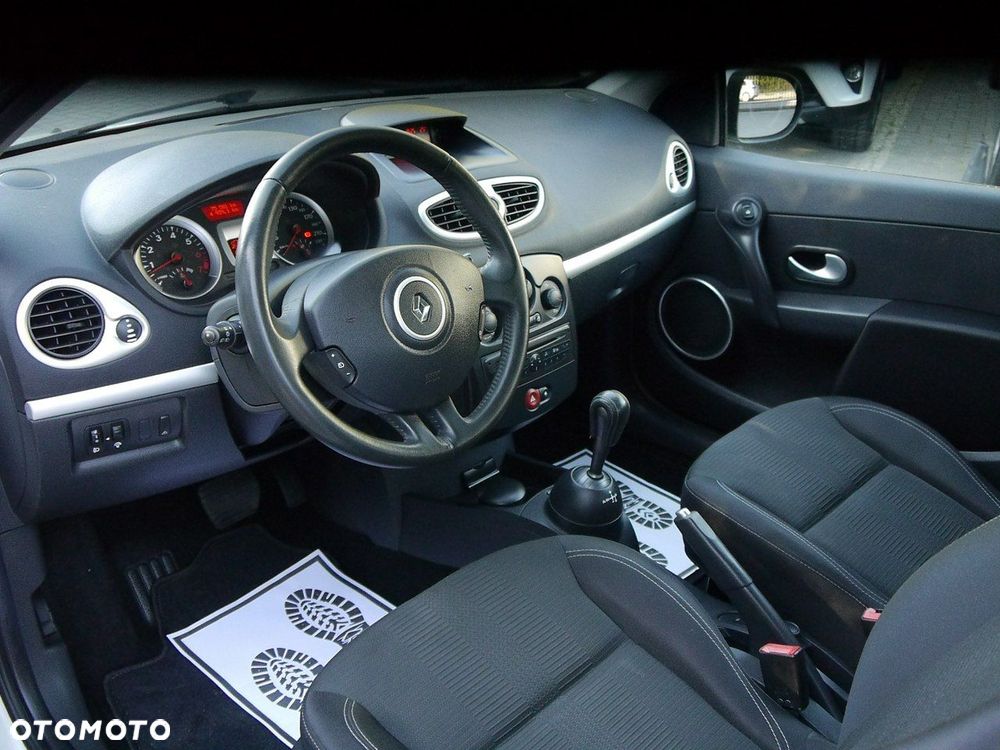 Renault Clio - 24