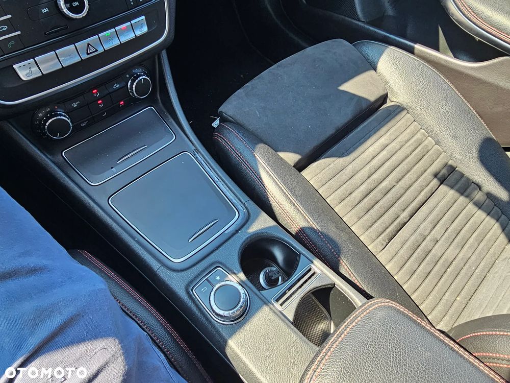 Mercedes-Benz CLA 200 d 4Matic 7G-DCT AMG Line - 33